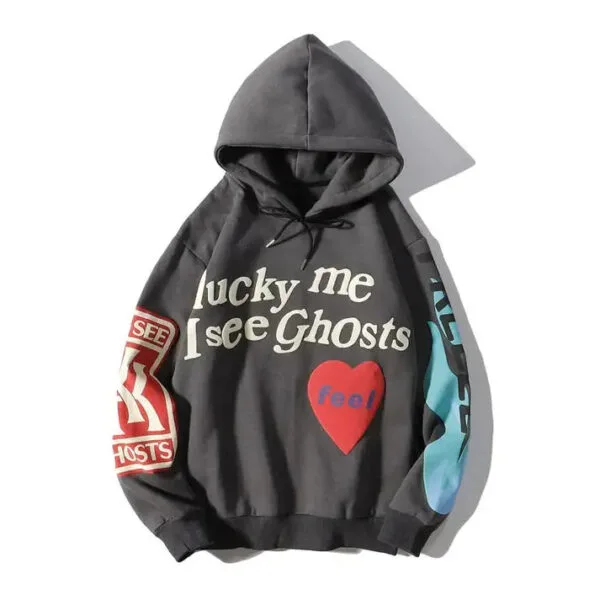 Haut Y2K Gris Avec Texte Lucky Me I See Ghosts Et Design Urbain Stylé.