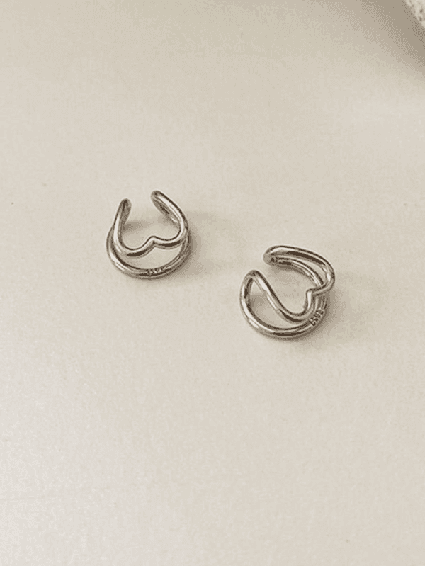 Boucles Doreilles Modernes En Argent Au Design Minimaliste Et Élégant.