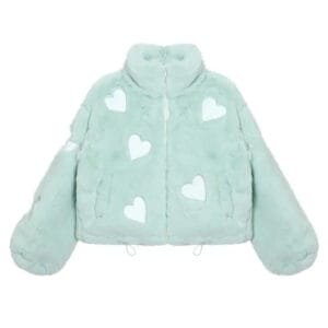 Veste en fausse fourrure verte menthe avec cœurs découpés, parfaite pour un look tendance.