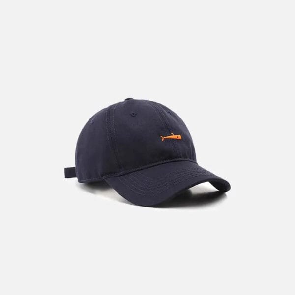 Casquette Navy Bleue Contemporaine Avec Logo Orange, Alliant Style Moderne Et Confort.