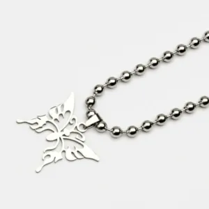 Collier Élégant Avec Pendentif Papillon En Métal Poli, Symbole De Transformation Et De Beauté.