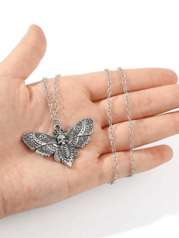 Collier En Argent Design Unique : Pendentif Papillon Avec Crâne, Alliant Élégance Et Originalité.