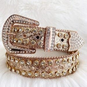 Ceinture tendance en rose or ornée de strass scintillants, parfaite pour toutes occasions.