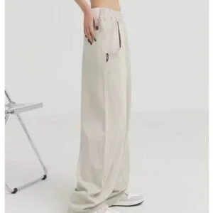 Pantalons Oversized Beige : Style Décontracté Chic Pour Une Allure Moderne Et Confortable.