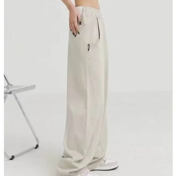 Pantalons Oversized Beige : Style Décontracté Chic Pour Une Allure Moderne Et Confortable.