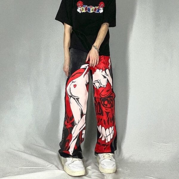 T-Shirt Oversize Noir Et Pantalon Coloré Pour Un Style Urbain Moderne Et Audacieux.