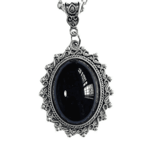 Pendentif en argent vintage avec pierre noire ovale, élégant et intemporel.