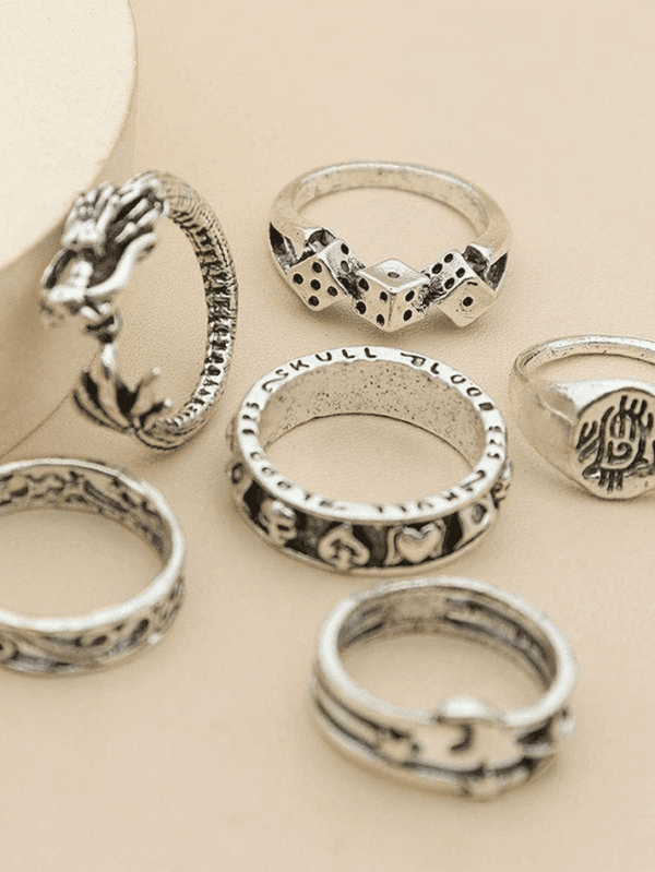 Bijoux En Argent : Collection De Bagues Élégantes Avec Motifs Dragon, Dés Et Symboles.