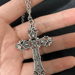 Pendentif Croix En Argent, Artisanat Raffiné Alliant Style Et Spiritualité.