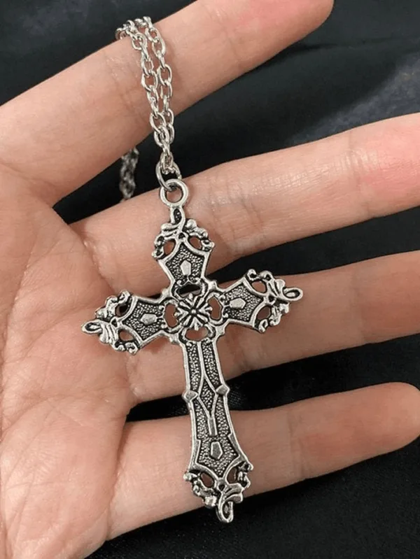 Pendentif Croix En Argent, Artisanat Raffiné Alliant Style Et Spiritualité.