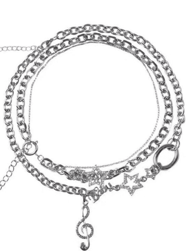 Collier Argenté Élégant Avec Charms Musicaux, Parfait Pour Toutes Les Occasions.