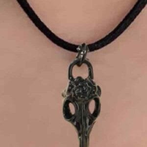 Collier Élégant Avec Pendentif Skull, Cordon Noir, Parfait Pour Un Style Alternatif Et Audacieux.