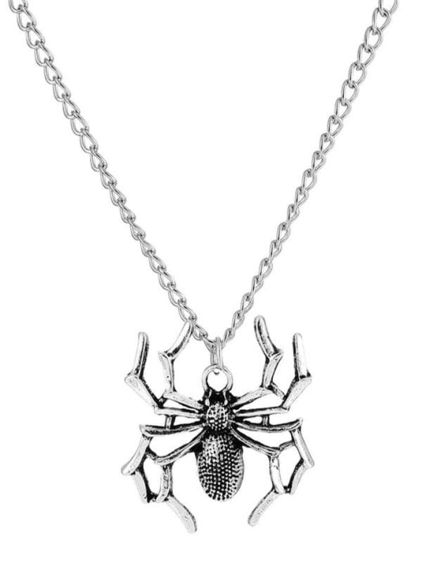 Collier Argent Élégant Avec Pendentif Araignée, Parfait Pour Un Style Gothique Unique.