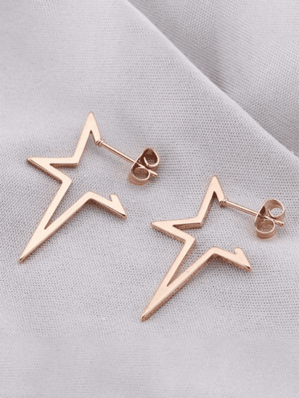 Boucles Doreilles Étoiles En Rose Gold, Légères Et Raffinées Pour Un Look Élégant.