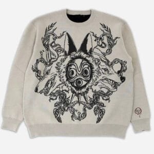 Sweatshirt beige avec graphisme masqué, fusion artistique de la nature et du fantastique.