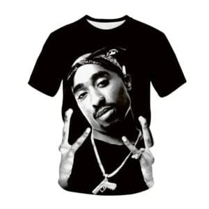 T-shirt noir vintage avec portrait de Tupac, iconique et inspiré par la culture hip-hop.