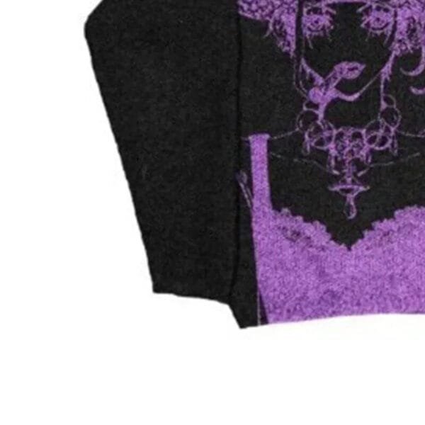 T-Shirt Noir Et Violet Au Style Gothique Y2K, Parfait Pour Un Look Audacieux.