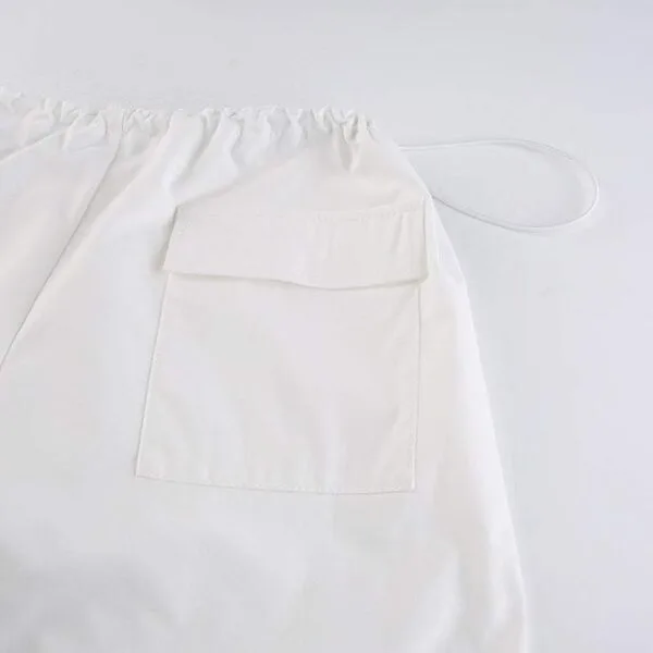 Tablier Blanc Élégant Avec Poche, Idéal Pour La Cuisine Et Les Activités Créatives.
