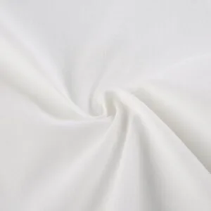 Tissu Blanc Élégant En Satin Avec Motif Tourbillonnant, Parfait Pour La Mode Et La Décoration.