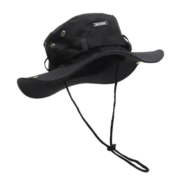 Chapeau Noir À Large Bord, Parfait Pour Les Activités En Plein Air Et La Protection Solaire.